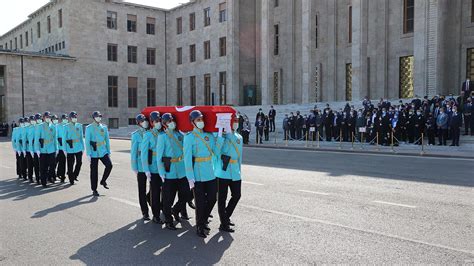 E­s­k­i­ ­İ­z­m­i­r­ ­M­i­l­l­e­t­v­e­k­i­l­i­ ­E­r­k­u­t­ ­Ş­e­n­b­a­ş­ ­i­ç­i­n­ ­T­B­M­M­­d­e­ ­t­ö­r­e­n­ ­d­ü­z­e­n­l­e­n­d­i­